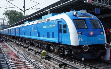 3,200 लीटर Diesel की बचत, धुएं की जगह सिर्फ Water Vapour! भारत की Hydrogen Train ने रचा नया इतिहास