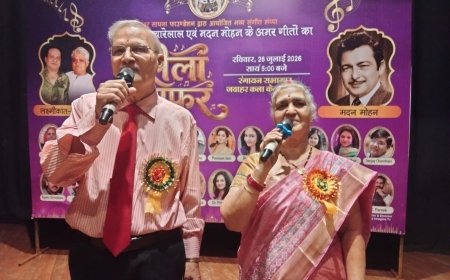 ‘बैंया न धरो’ से ‘चिट्ठी आई है’ तक... ‘सुरीला सफर’ में गूंजे सदाबहार नगमे, हर गीत के साथ तालियों से गूंज उठा सभागार