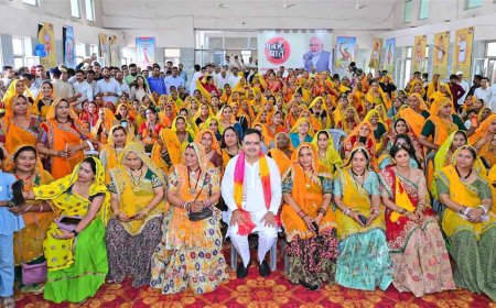 आदिवासी महिलाओं के बीच पहुंचे CM भजनलाल शर्मा, साथ सुना PM Modi का 'Mann Ki Baat', कहा- देश के गुमनाम हीरो को मिल रही पहचान