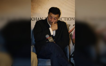 "पापा को याद कर मंच पर छलक पड़े Sunny Deol के आंसू! Dharmendra का जिक्र होते ही थम गईं सांसें, Shabana Azmi ने सुनाया दिल जीत लेने वाला किस्सा"