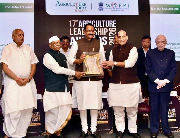 Natural Farming पर बड़ा संदेश: Agriculture Leadership Award में UP-Gujarat का जलवा, Rajnath Singh ने किया सम्मानित