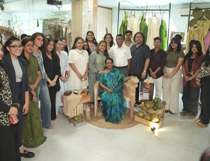जयपुर की 'मार्मिक' Exhibition में छिपा है चौंकाने वाला संदेश! फूलों से लेकर मिट्टी तक, स्टूडेंट्स ने बना दिया कुदरत का आईना