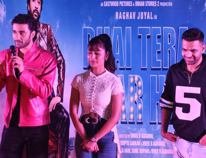 "SKIT में छाया Bollywood Fever! स्टूडेंट्स के बीच पहुंचे Raghav Juyal, स्टेज पर लगाए ठुमके और कर दिया ऐसा ऐलान कि गूंज उठी तालियां"