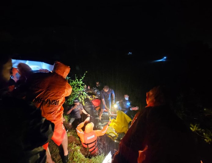 बाढ़ के बीच मौत से जंग... ICG ने 170 लोगों को दिया नया जीवन, Helicopter Rescue ने बचाई Pregnant Woman की जान