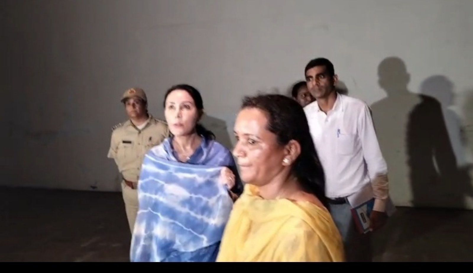 Ravindra Manch की बदहाली पर भड़कीं Diya Kumari: टूटी Chairs, बंद AC देख अफसरों को लगाई फटकार, बोलीं—अब होगा Complete Renovation