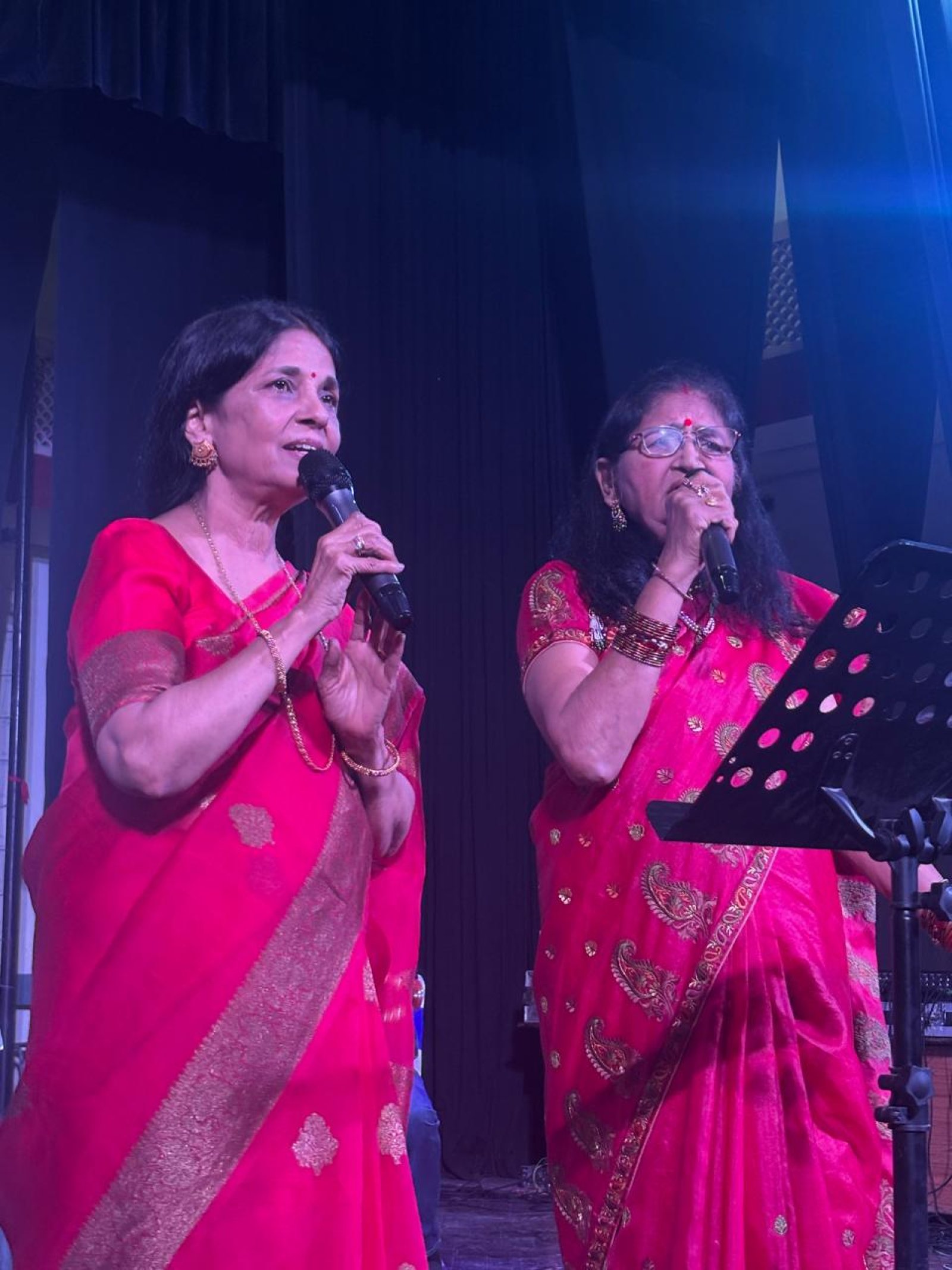 ‘सुरीली शाम सुर के नाम’ में गूंजे Evergreen Duet Songs: 5 से 75 साल के Singers ने बांधा समां, तालियों से गूंजा Auditorium