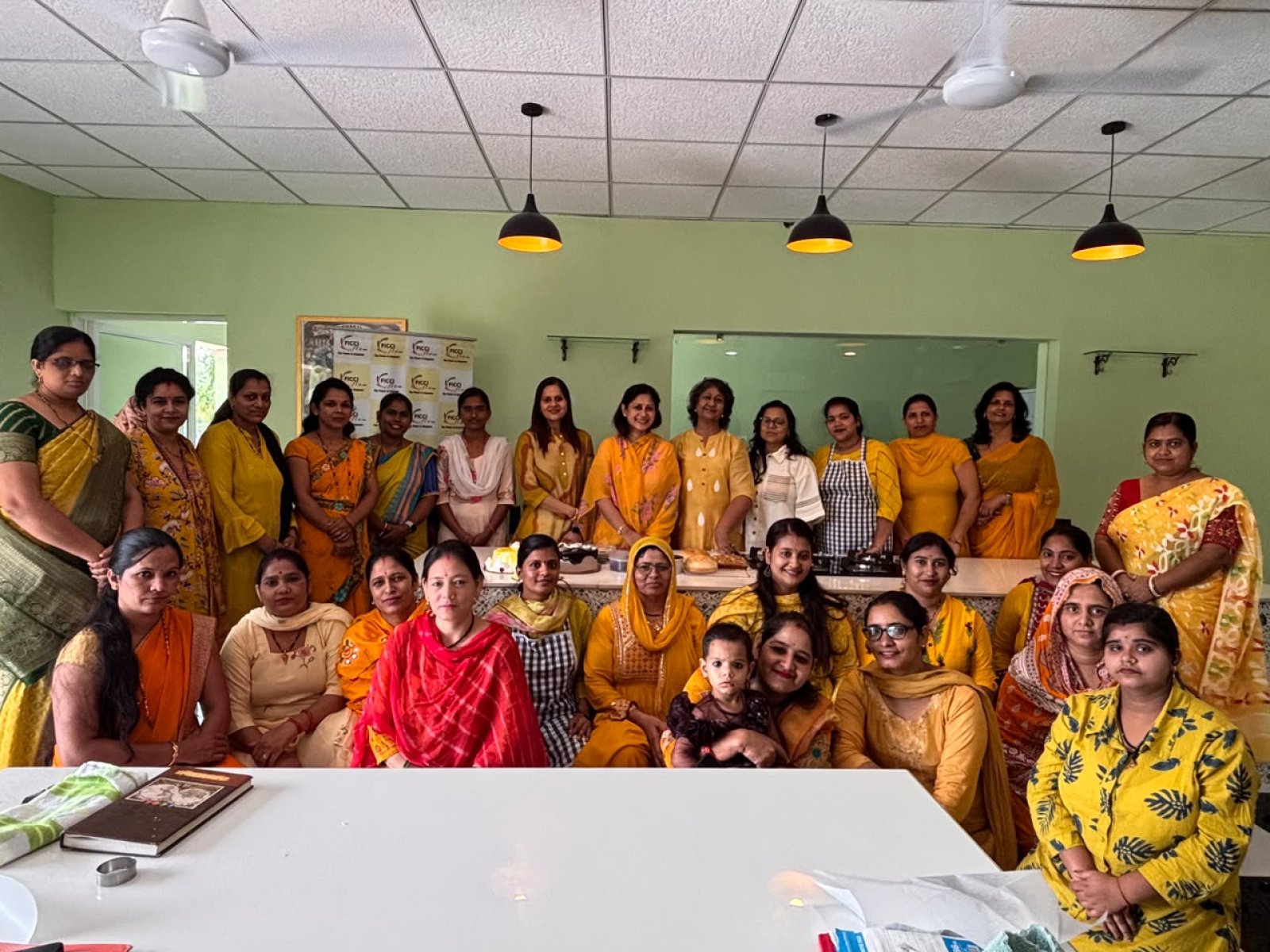 केक से लेकर बिजनेस तक — फौजी परिवारों की महिलाओं ने 5 दिन में सीखा ऐसा हुनर, अब खोलेंगी अपनी बेकरी