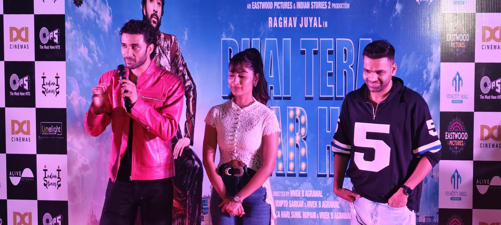 "SKIT में छाया Bollywood Fever! स्टूडेंट्स के बीच पहुंचे Raghav Juyal, स्टेज पर लगाए ठुमके और कर दिया ऐसा ऐलान कि गूंज उठी तालियां"