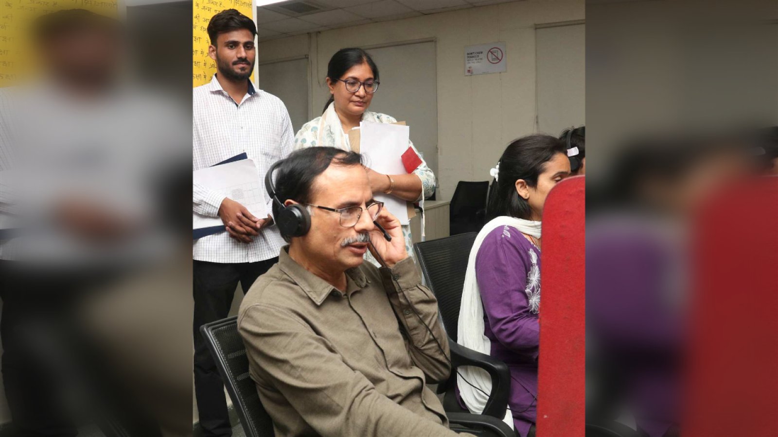आंगनबाड़ी की टूटी छत से लेकर अटकी पेंशन तक! 181 हेल्पलाइन पर खुद अफसर ने फोन कर सुनी फरियादों की कहानी