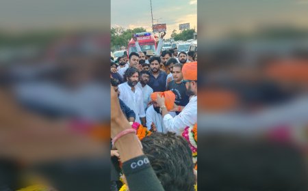 600 KM पैदल यात्रा कर जयपुर पहुंचे मकराना, उजागर सिंह डाबला ने फूलों से लाद दी गाड़ी! क्या मानेगी सरकार?
