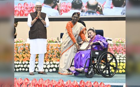 राष्ट्रपति द्रौपदी मुर्मु ने कलाकारों को दिया बड़ा सम्मान: 'हमारे कलाकार देश की सामूहिक स्मृति के संरक्षक हैं', जानें क्यों खास रहा यह मौका