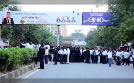 जयपुर में सड़क पर उतरे वकील! सेशन कोर्ट के बाहर घंटों जाम, SHO के सस्पेंशन की मांग पर अड़े सैकड़ों Advocates