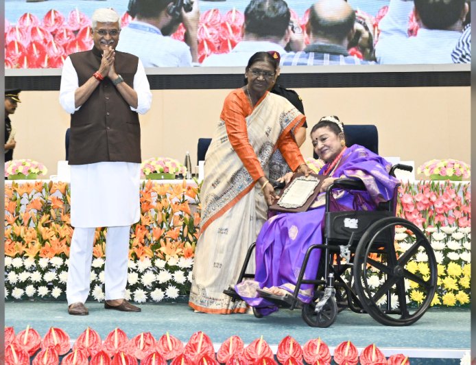 राष्ट्रपति द्रौपदी मुर्मु ने कलाकारों को दिया बड़ा सम्मान: 'हमारे कलाकार देश की सामूहिक स्मृति के संरक्षक हैं', जानें क्यों खास रहा यह मौका