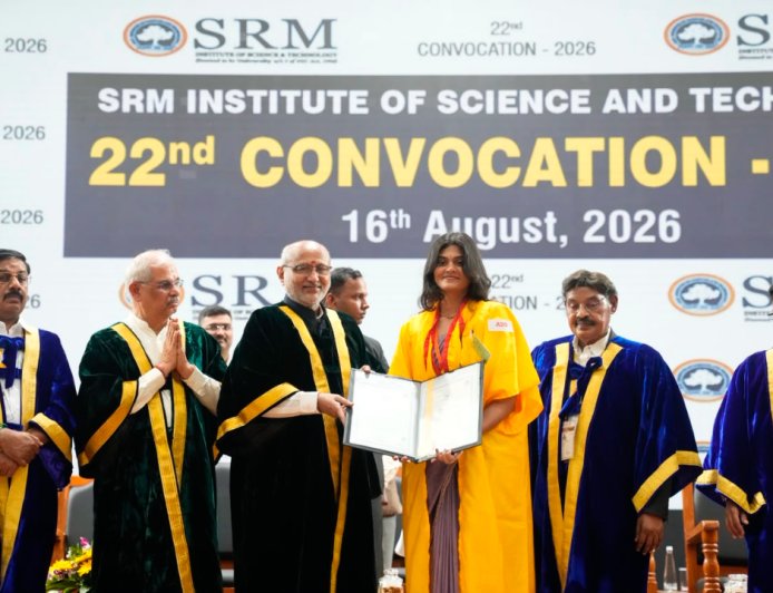 'सिर्फ भविष्य के लिए तैयार मत हो, भविष्य गढ़ने वाले बनो' - उपराष्ट्रपति ने छात्रों को दिया बड़ा मंत्र