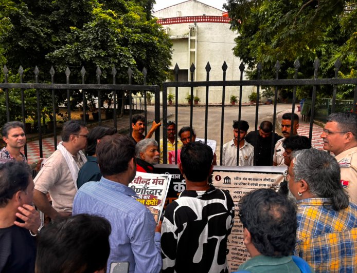 15 दिन नहीं, पूरा एक महीना: कलाकारों ने सरकार को दिया आखिरी मौका, फिलहाल टला क्रमिक अनशन