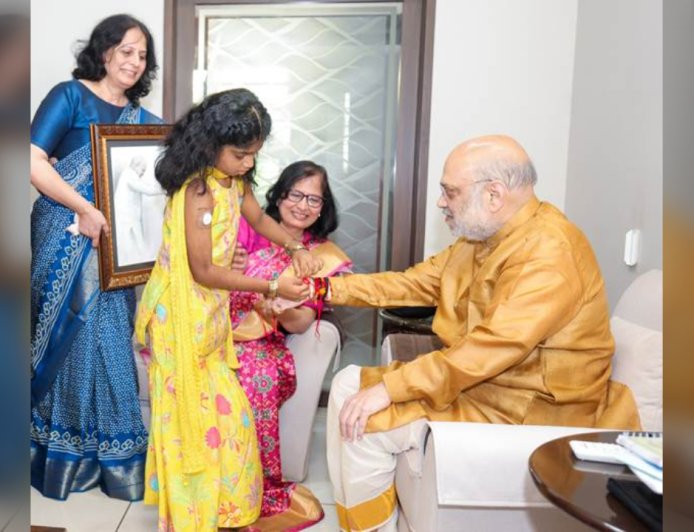 अमित शाह ने बेटियों संग बांधी राखी, टाइप-1 डायबिटीज पीड़ित बच्चियों को दिया ऐसा तोहफा जो बदल देगा जिंदगी