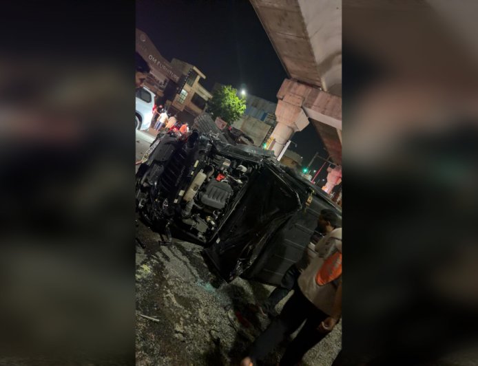 मानसरोवर में देर रात कोहराम! बेकाबू थार ने डिफेंडर को मारी टक्कर, ऑटो में सवार तीन कुल्फी विक्रेता घायल, चालक फरार