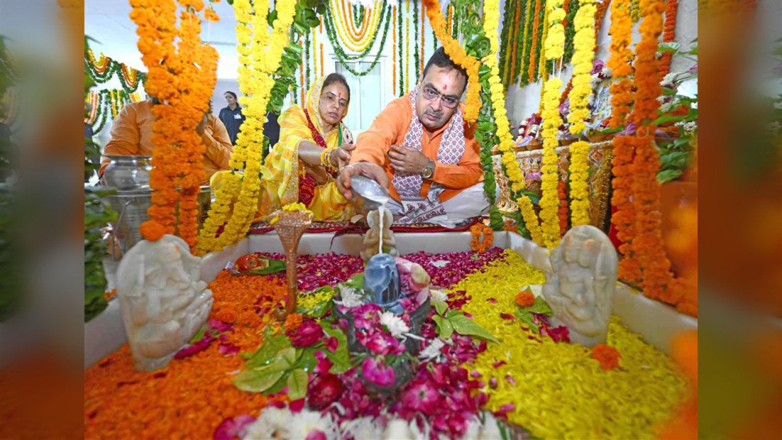 मुख्यमंत्री निवास पर गूंजे "ॐ नमः शिवाय" के मंत्र, भजनलाल शर्मा ने पत्नी संग की भोलेनाथ की विशेष पूजा