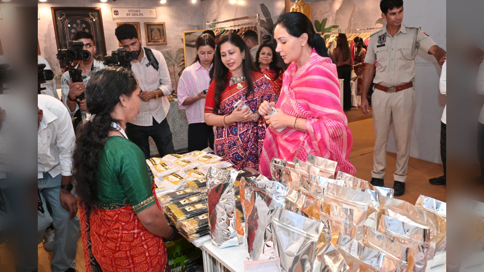 जयपुर में सजा महिला उद्यमियों का अनोखा संसार! 60 से ज्यादा ब्रांड्स ने दिखाया हुनर, डिप्टी सीएम दीया कुमारी भी हुईं मुरीद