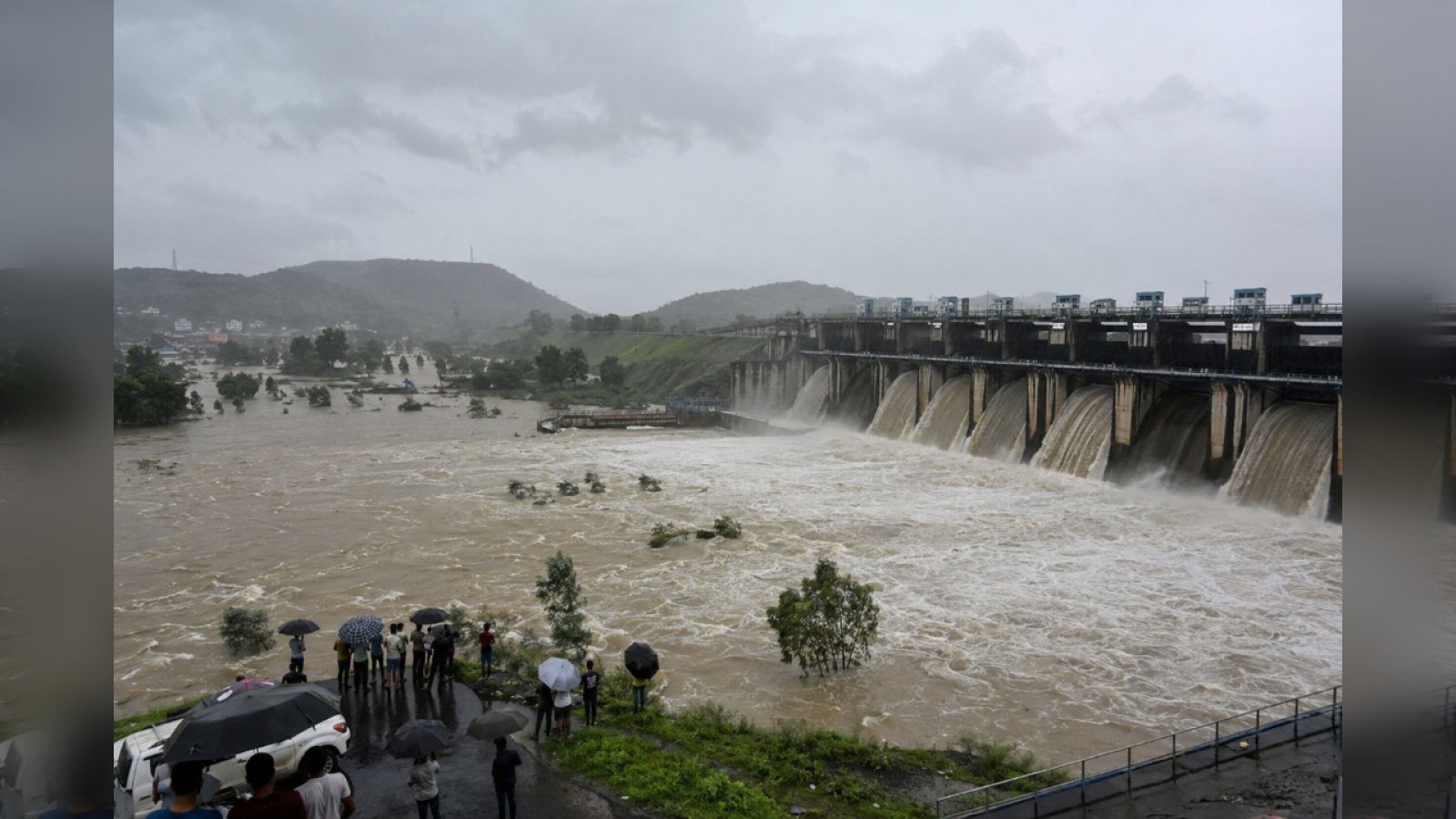 आफत की बारिश! 12 इंच पानी बरसा, कालीसिंध डैम के 13 गेट खोलने पड़े, स्कूल में फंसे 40 बच्चे