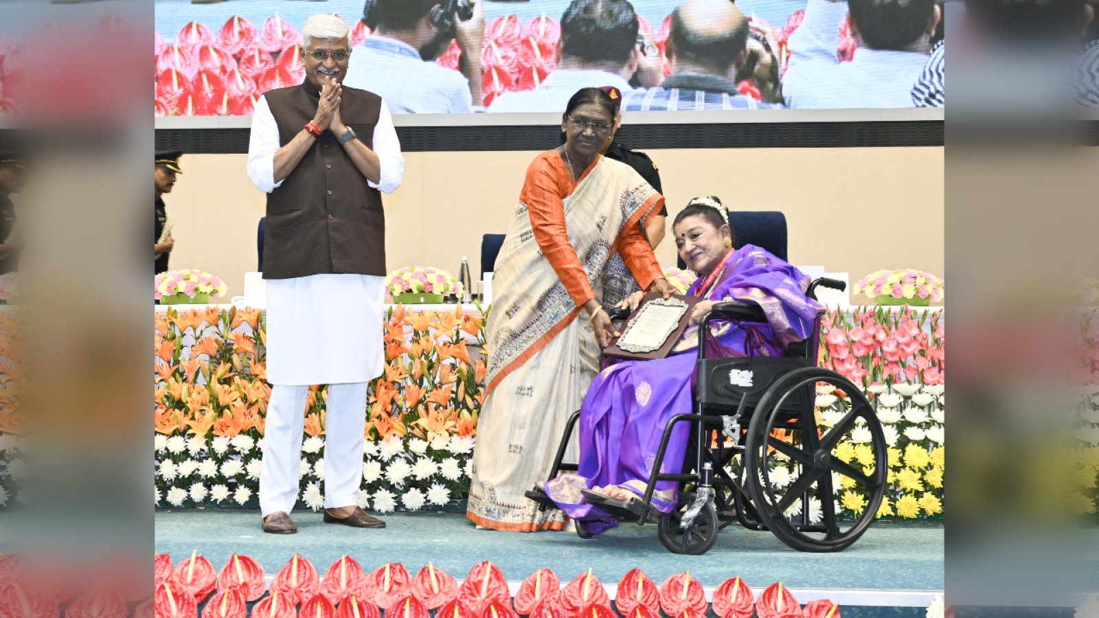 राष्ट्रपति द्रौपदी मुर्मु ने कलाकारों को दिया बड़ा सम्मान: 'हमारे कलाकार देश की सामूहिक स्मृति के संरक्षक हैं', जानें क्यों खास रहा यह मौका