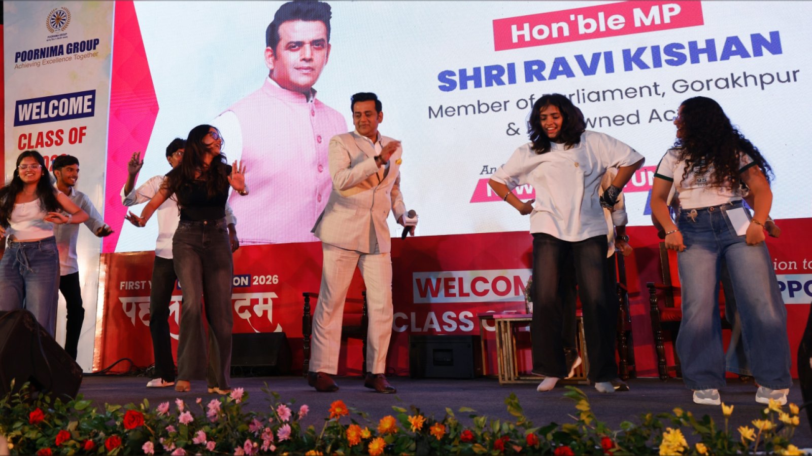 रवि किशन का वायरल अंदाज: स्टूडेंट्स के बीच जमकर थिरके, बोले- ट्रोलिंग से डरो मत