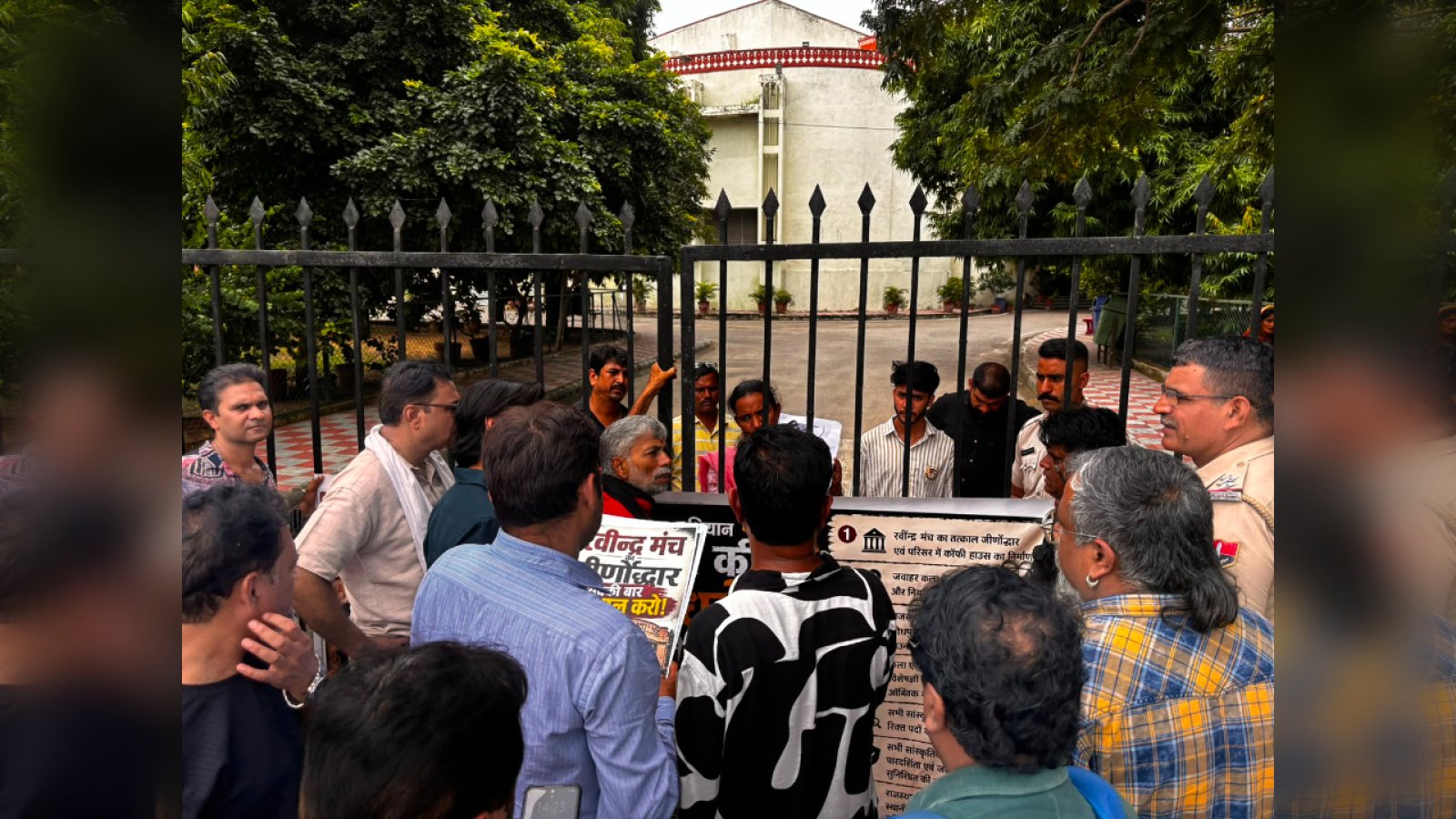 15 दिन नहीं, पूरा एक महीना: कलाकारों ने सरकार को दिया आखिरी मौका, फिलहाल टला क्रमिक अनशन