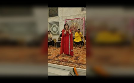 भजनों से बांधा समां, गायिका वीणा मोदानी की सुरीली आवाज पर झूम उठा बिड़ला मंदिर