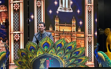 90 के दशक में लौटी शाम! ममता कुलकर्णी को मिला लाइफटाइम अचीवमेंट अवॉर्ड, अपने ही गानों पर दी जबरदस्त परफॉर्मेंस