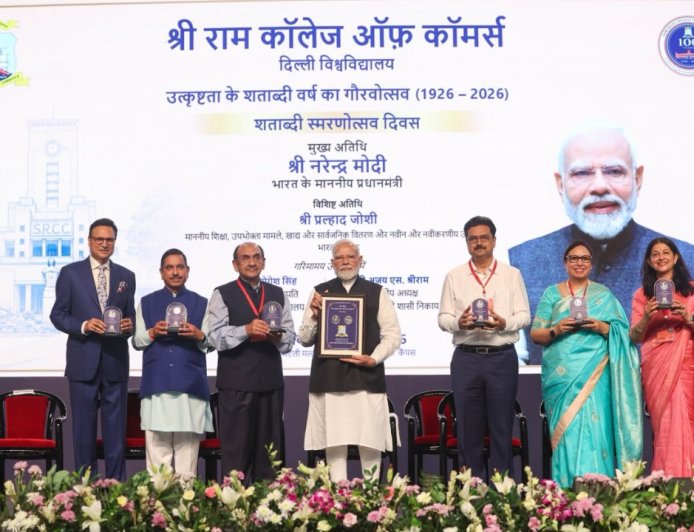 13 साल बाद फिर उसी कैंपस में मोदी, इस बार Metro से एंट्री और छात्रों को कहा 'OG'