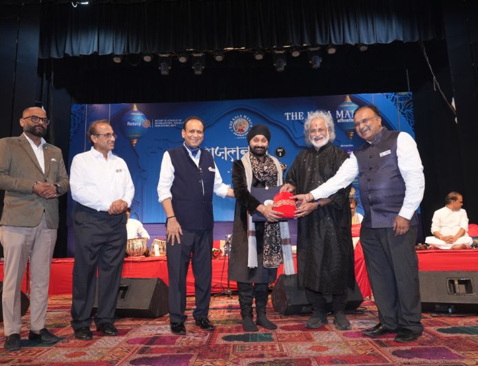 Jaipur Sways to a Musical Evening as Jasvinder Singh's Voice Fills the Hall