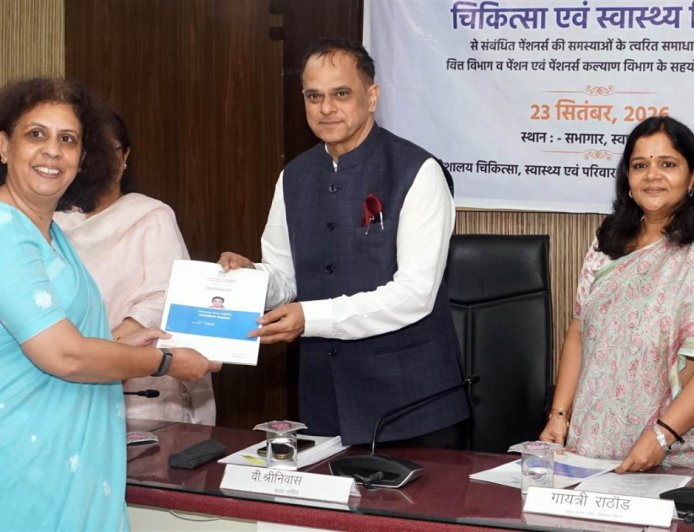486 में से 356 पेंशन केस निपटे! स्वास्थ्य भवन में लगी अनोखी 'पेंशन अदालत', मुख्य सचिव ने खुद बांटे PPO ऑर्डर
