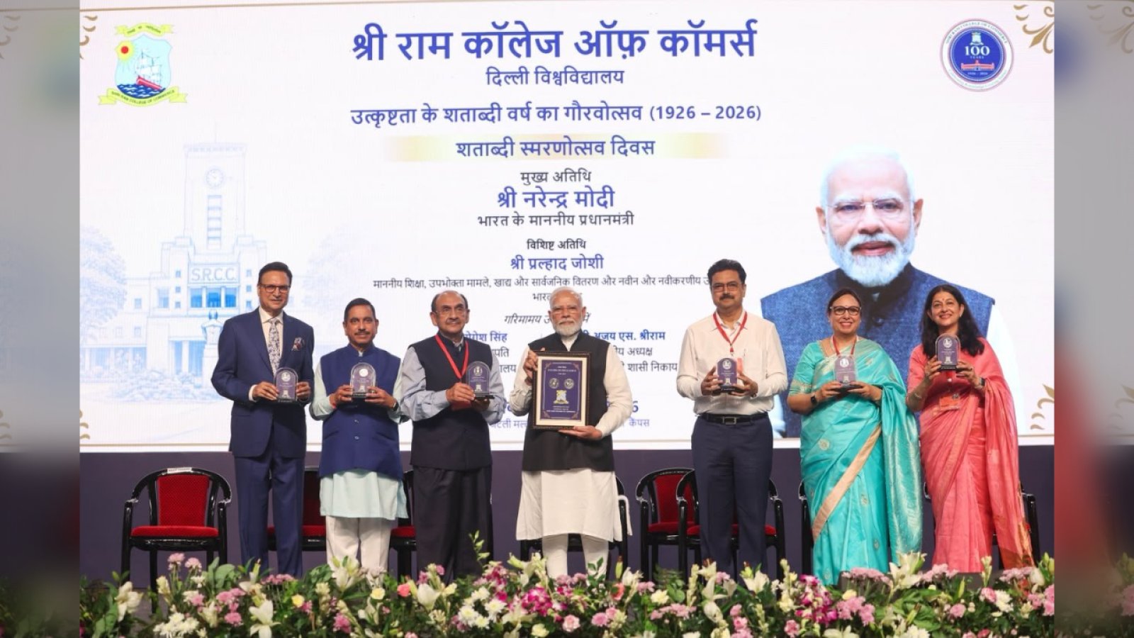 13 साल बाद फिर उसी कैंपस में मोदी, इस बार Metro से एंट्री और छात्रों को कहा 'OG'