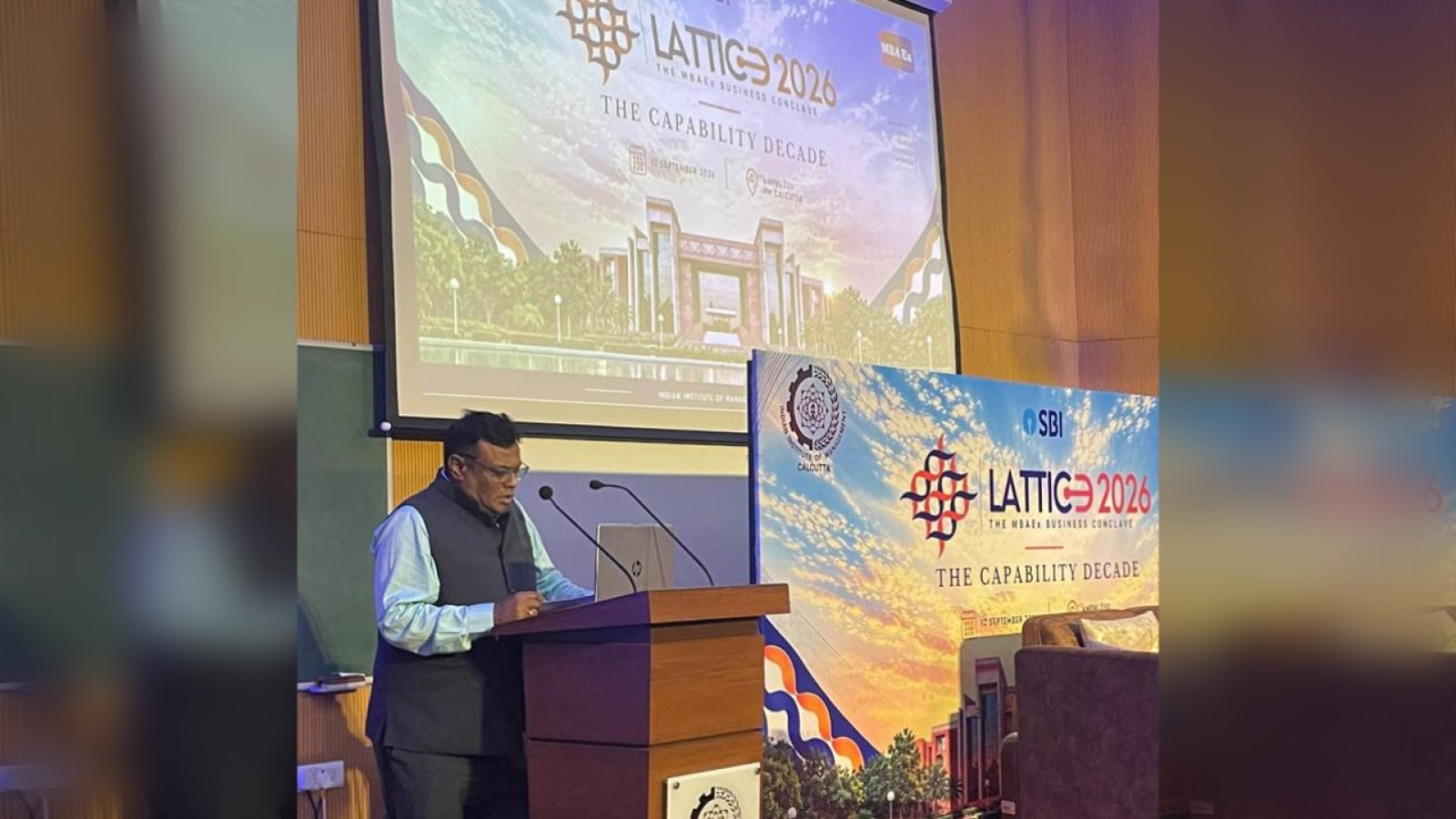 IIM कलकत्ता में छात्रों को मिला बड़ा सबक! जानिए कैसे 'भाषिणी' के सीईओ ने सिखाया AI युग में सोचने का नया तरीका