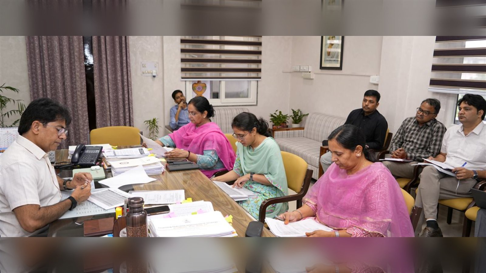57 हजार बच्चों के भविष्य पर बड़ा फैसला! खाली पदों से लेकर वॉशिंग मशीन तक, हर बात पर हुई सख्ती से समीक्षा