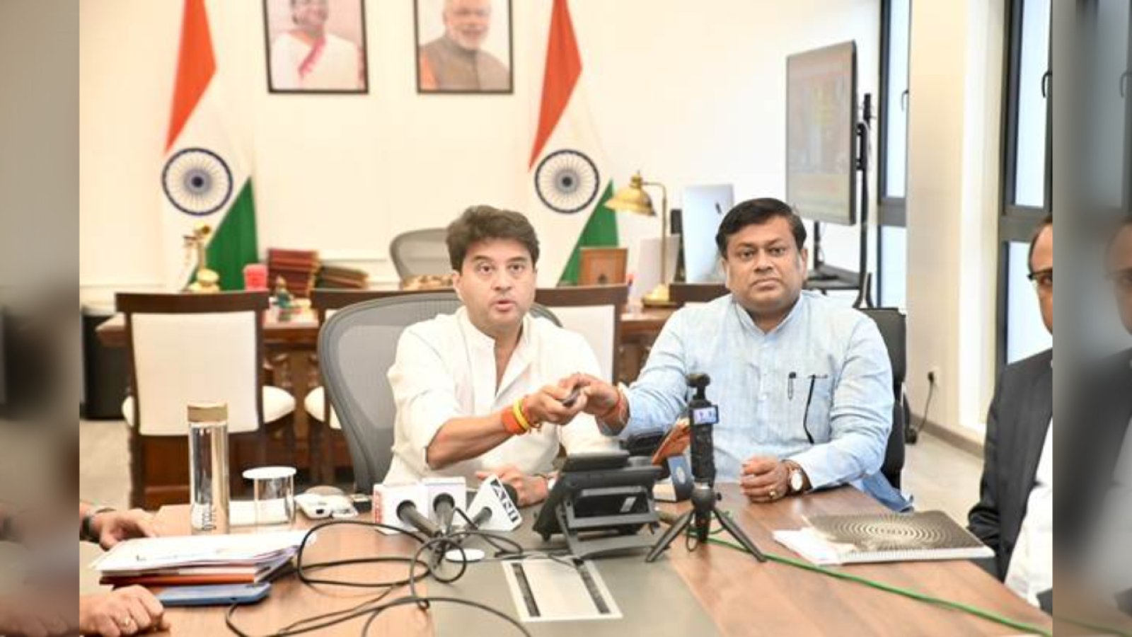 सिंधिया ने जारी किया पूर्वोत्तर की पाक परंपराओं पर डॉक्यूमेंट्री 'द एनचैंटिंग 8' का ट्रेलर