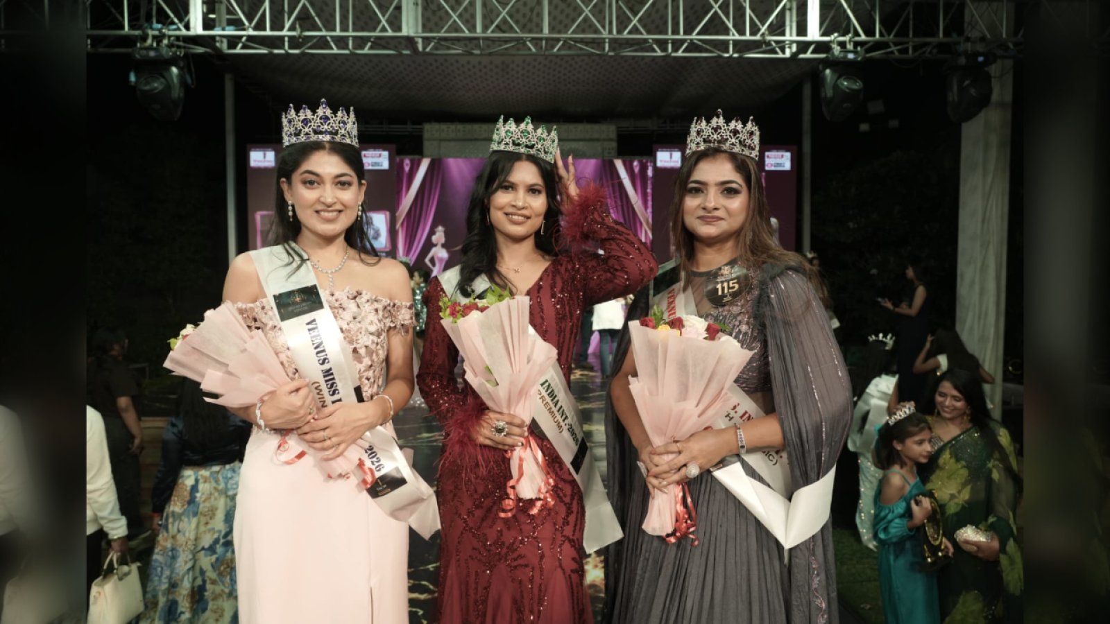 Jaipur में सजा Fashion Night: ओडिशा की जया बनीं Venus Mrs India International, नेहा को मिला Miss India International का ताज