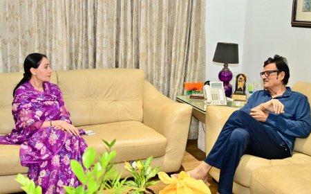 Diya Kumari ने राजेन्द्र राठौड़ से की मुलाकात, SMS अस्पताल पहुंचकर संघ प्रचारक कृष्ण अवतार का भी जाना हालचाल