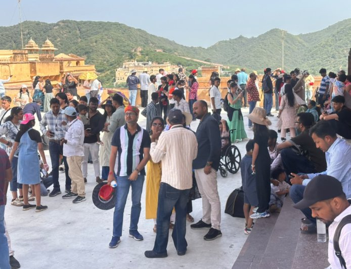 Amer Fort में 14,373 सैलानी, Jaipur Tourism Season की जोरदार शुरुआत, आमेर-नाहरगढ़ रूट पर दिनभर रेंगते रहे वाहन