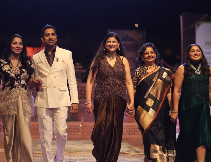 Theatre of Dreams 4.0 Jaipur: जय महल में सजा Fashion Show, 100 से अधिक Models ने किया Ramp Walk