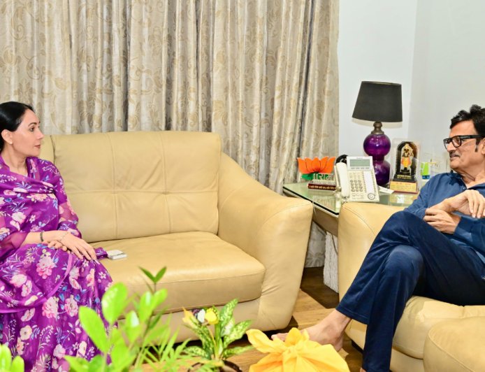 Diya Kumari ने राजेन्द्र राठौड़ से की मुलाकात, SMS अस्पताल पहुंचकर संघ प्रचारक कृष्ण अवतार का भी जाना हालचाल