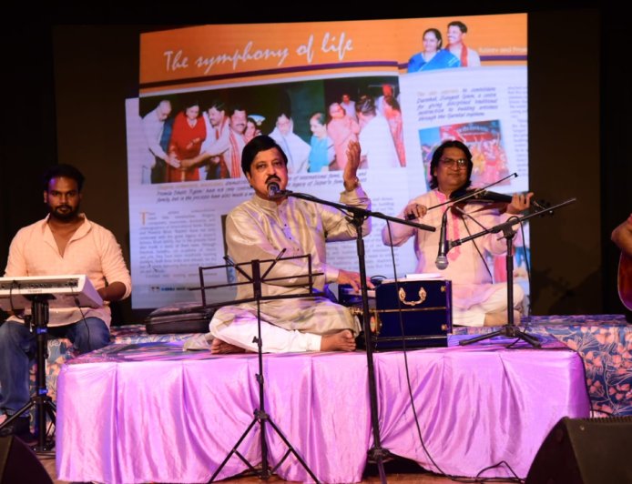 Jaipur में 'अनकही दास्तान' की महफिल: Rajeev Bhatt ने Classical Ragas में पिरोए गीत और ग़ज़ल