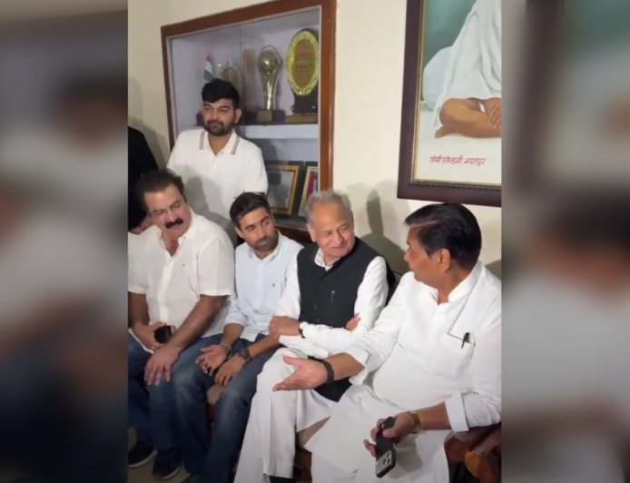 Ashok Gehlot Viral Video: पूर्व CM का "बिना लड़े" वाला बयान चर्चा में, कांग्रेस नेता सी. पी. यादव से बातचीत का क्लिप