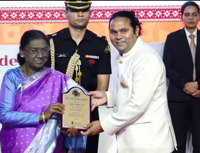 Rajasthan के Chandrashekhar Sain को 65वीं National Art Exhibition में National Award, Terracotta कृति 'My Entire World – I' सम्मानित