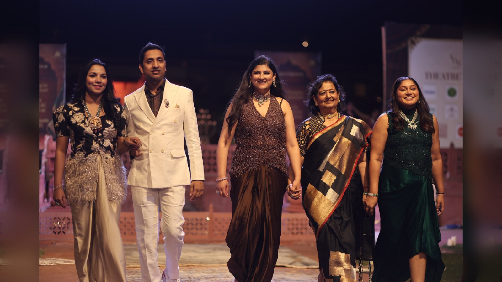 Theatre of Dreams 4.0 Jaipur: जय महल में सजा Fashion Show, 100 से अधिक Models ने किया Ramp Walk