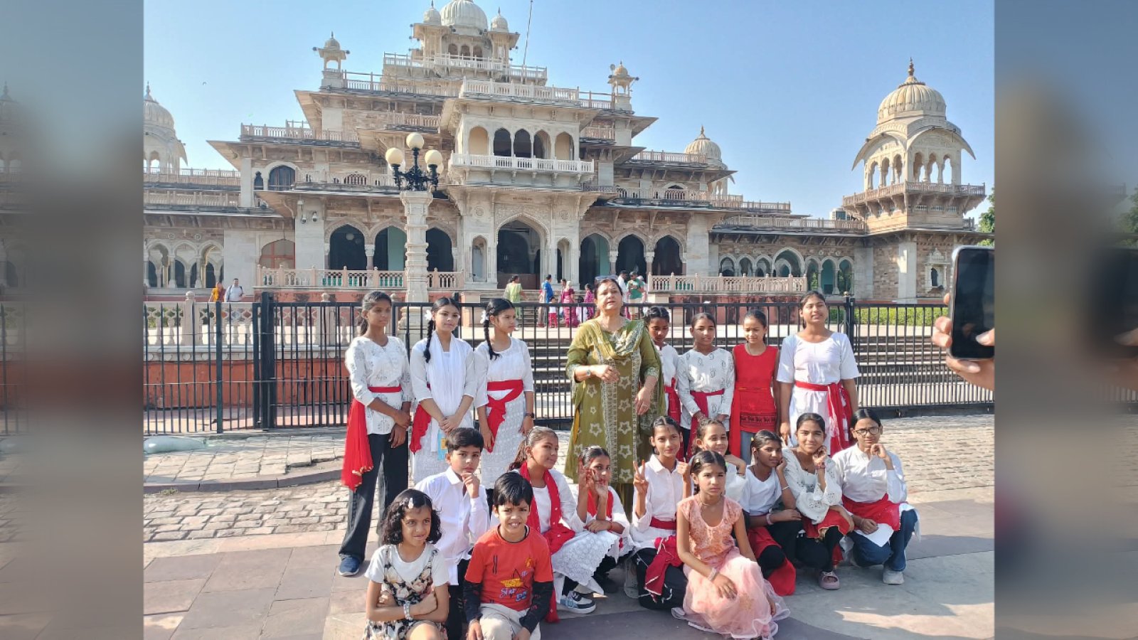 संजीवनी कला समारोह: जयपुर में छात्राओं के Nukkad Natak से Green Revolution और Clean Jaipur का संदेश