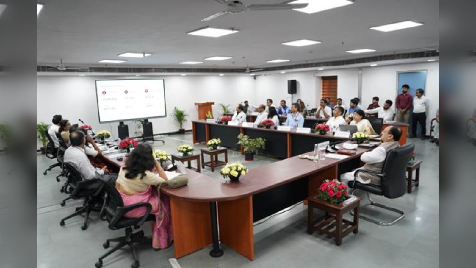 नड्डा ने डॉ. RML अस्पताल में Healthcare Services की समीक्षा की, 2025 में OPD में 19.4 लाख मरीज पहुंचे